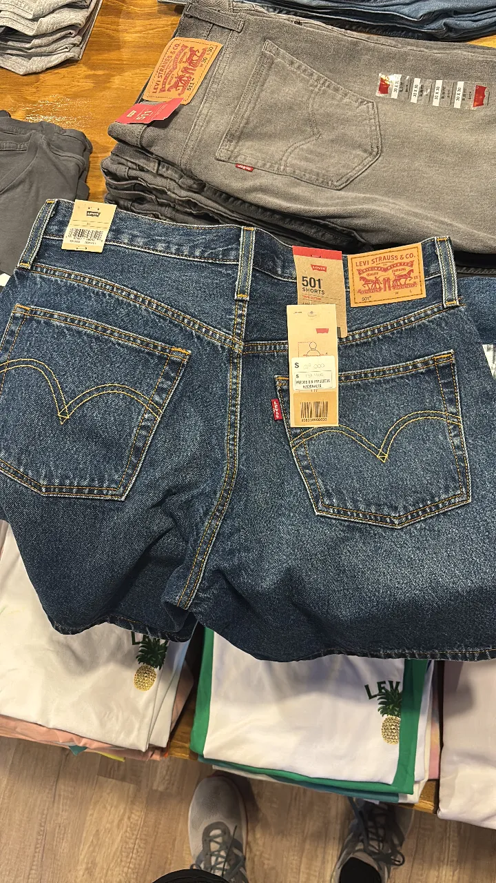 Short Levi's - Vista 2